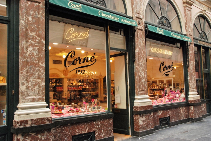 vitrine-NEOULES-min_chocolate_chocolaterie_shop_luxury_chic_gallery_brussels_belgium-558146